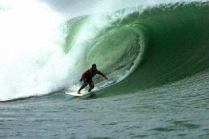 Isla Uvita Surfing